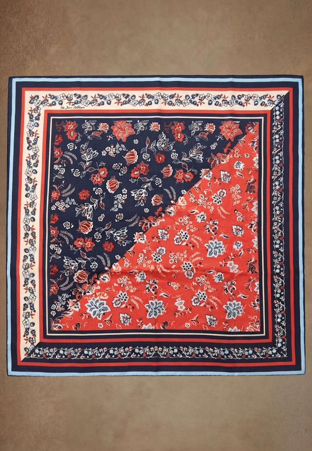 CARRE - MADURA - RED - Un Jour Ailleurs